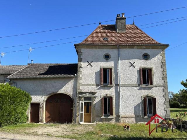 maison de caractère de type f4 de 110 m2 habitables sur un t