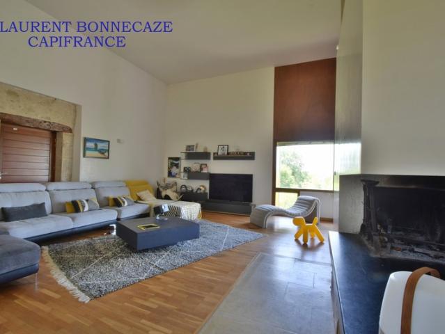 Maison de Caractére de type T7 sur un terrain de 8000M² proche de Valence d'Agen 82