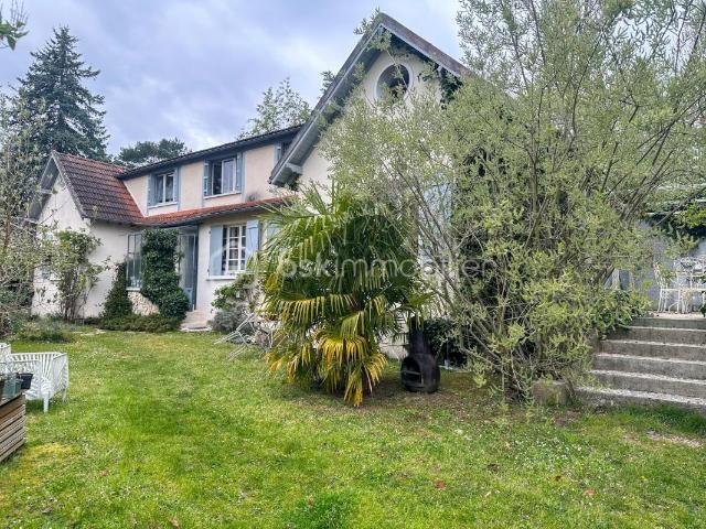 Maison de caractère de 150m2 environ, à deux pas de Fontainebleau