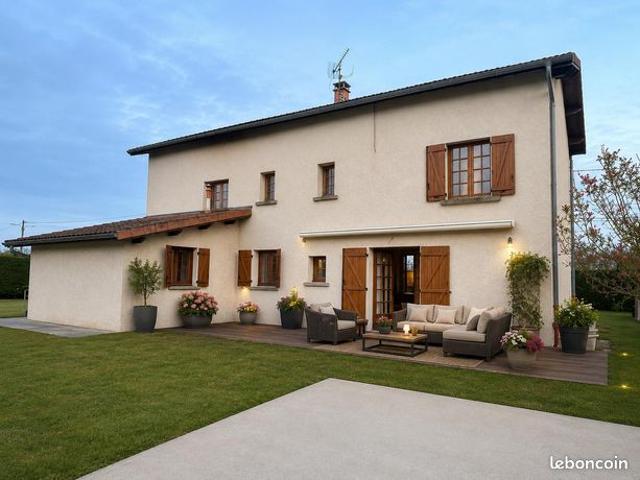 Maison de caractère de 155 m2 avec dépendance Terrain 930 m2