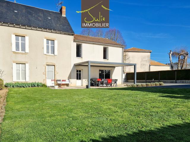 MAISON DE CARACTERE de 170m2 PROCHE BRESSUIRE