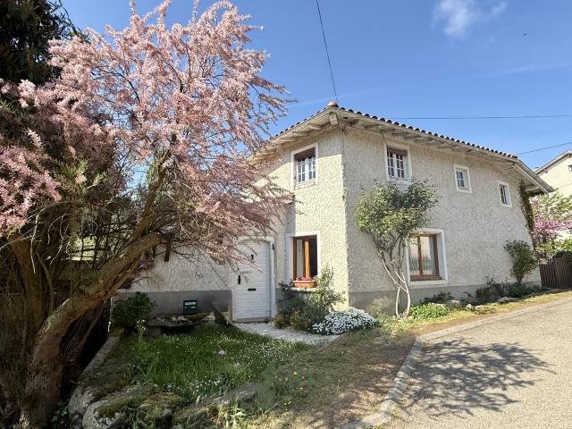 Maison de caractère de 180 m2 avec gîte indépendant et dépendances Luré