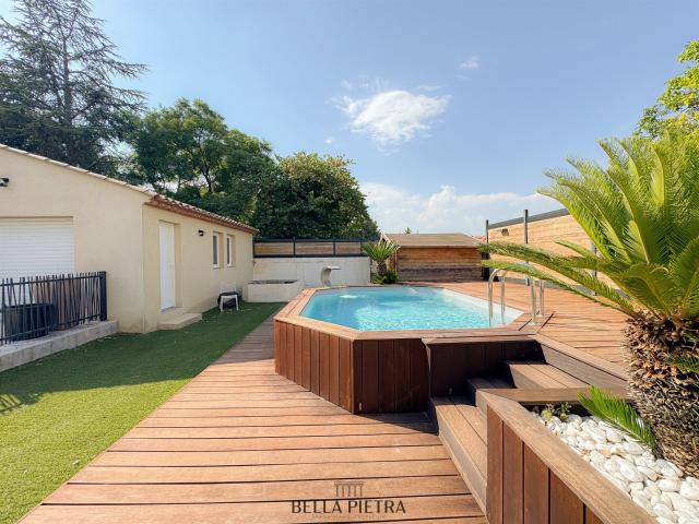 Maison de caractère de 127m2 avec piscine 127m² Saint Drézéry