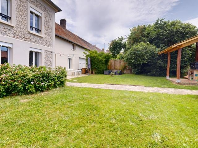MAISON DE CARACTÈRE DE 250 m² – 6 CHAMBRES – TERRAIN DE 1 000 m²