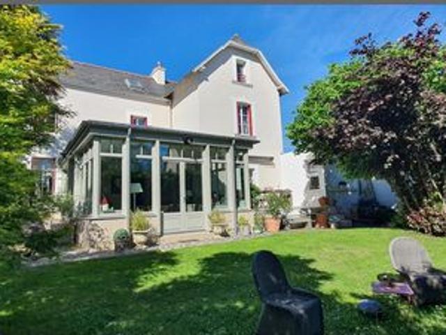 MAISON DE CARACTÈRE de 292 m2, BELLE DEMEURE FAMILIALE, 7 CHAMBRES, TERRAIN de 2110 m2 en grande partie constructible