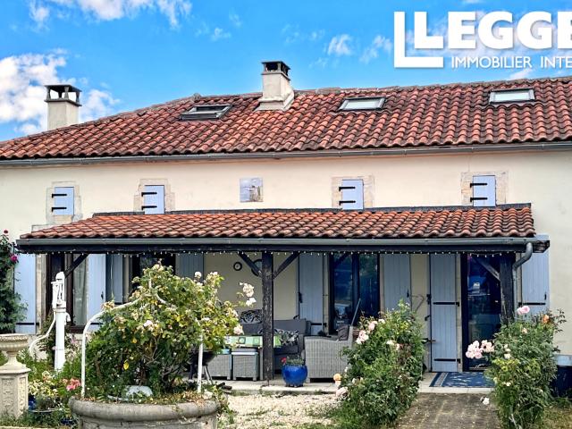 Maison de caractère de 4 chambres avec piscine et vue sur l'estuaire, dans la Charente Maritime ensoleillée