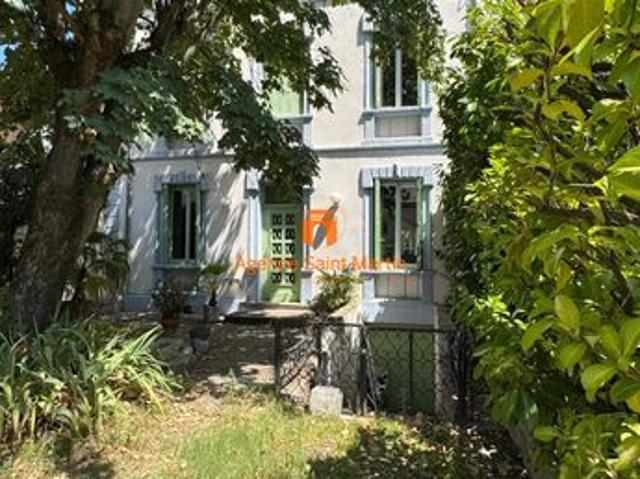Maison de caractère des années 1930 avec piscine et grand terrain