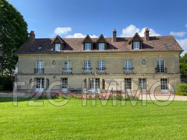 Maison de caractère édifiée sur parcelle de 8000 m2 avec dépen