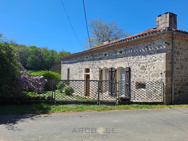 Maison de caractère en campagne sur 3 hectares avec son étang !