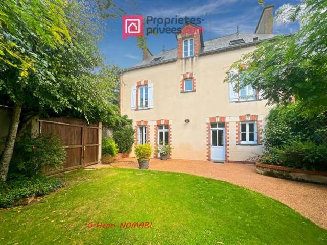 Maison de caractère en centre ville de Chateaubriant 9 pièce s 210 m2