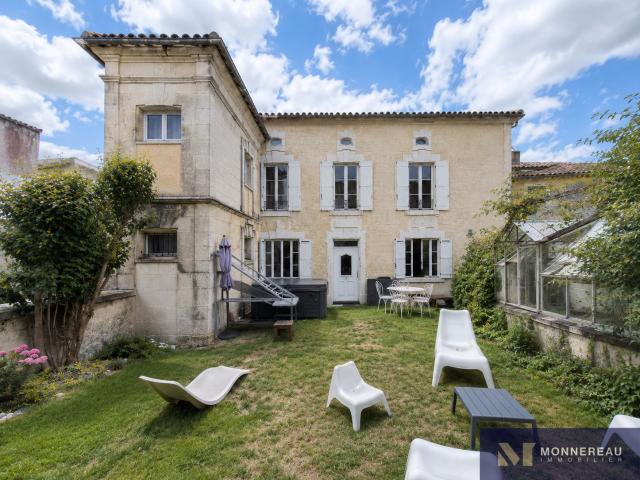 Maison De Caractere En Coeur De Ville 220m² Barbezieux Saint Hilaire