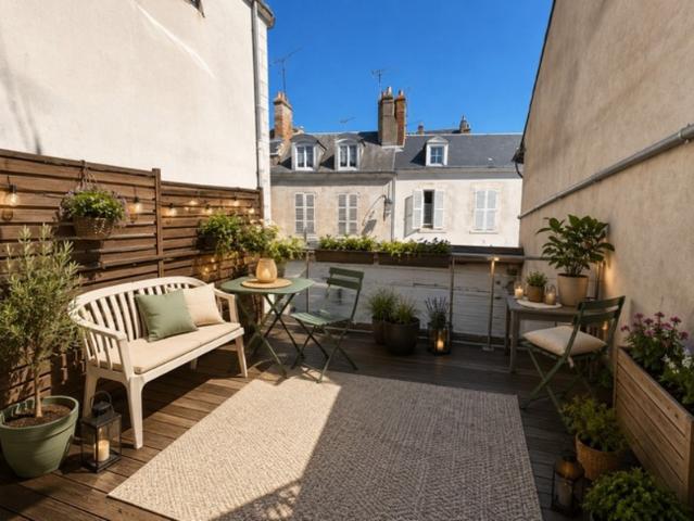 Maison de caractère en hypercentre avec terrasse, cour privative et nombreuses possibilités d'aménagement