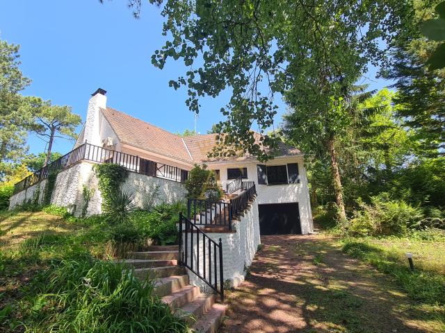 Maison de caractère en lisière de forêt Vendue entièrement meublée