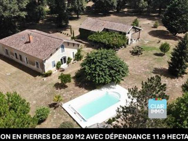 Maison de caractère en pierre 280 m² Par