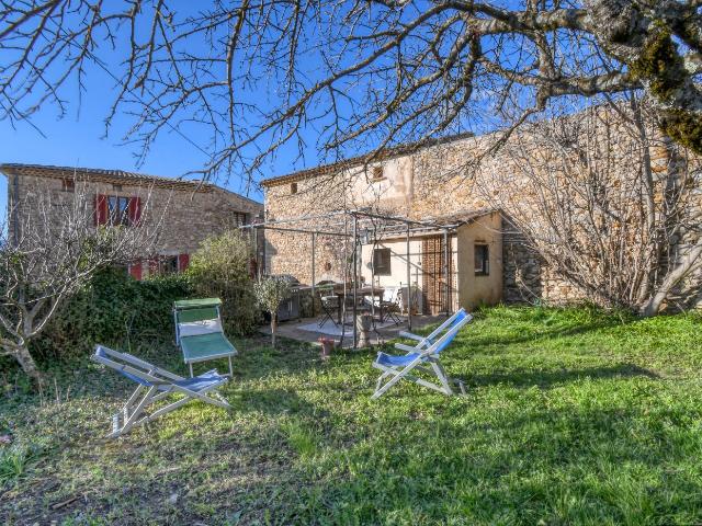 Maison de caractère en pierre au cœur du village 245m² Saint Roman