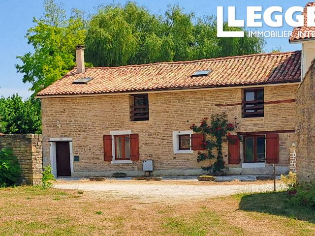 Maison de caractère en pierre avec 3/4 chambres, jardin et commodités à pied