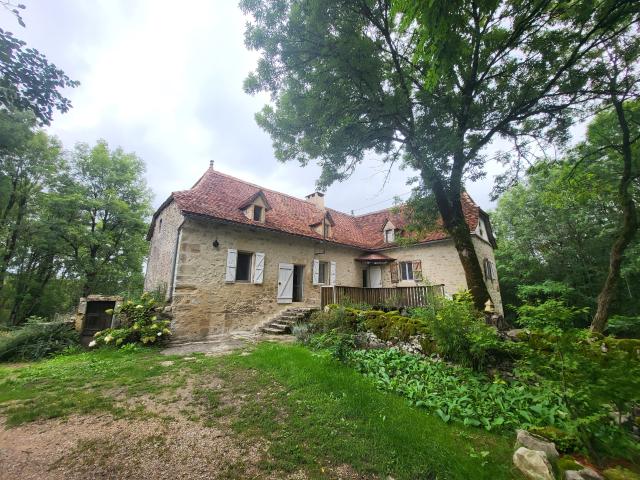 Maison de caractère en pierre Charme authentique et fort potentiel de rénovation