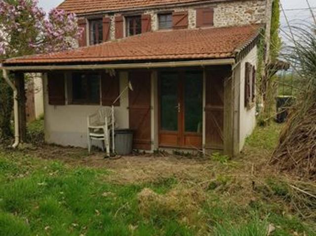 Maison de caractère en pierre meulière avec travaux– 206 m² habitables – 5 chambres – terrain de 555 m²