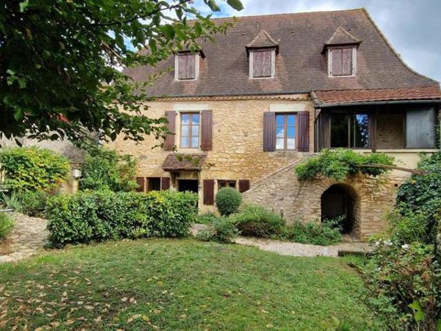Maison de caractère en pierres avec jardin et dépendance
