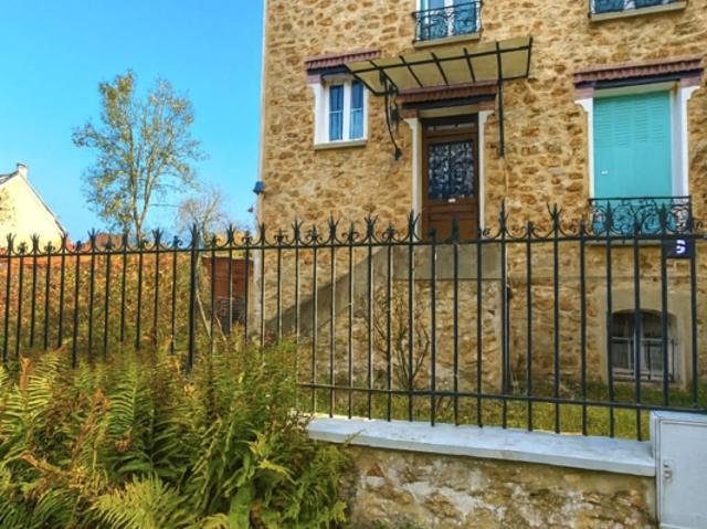 Maison de caractère en pierres meulières 4 chambres Ch