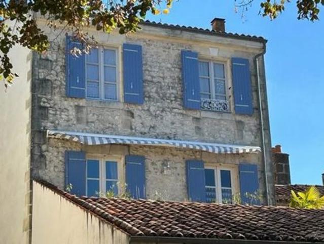 Maison de caractère en plein centre