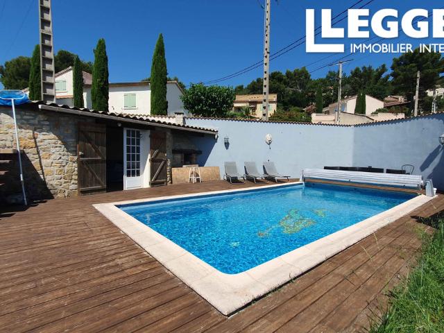 Maison de caractère entièrement rénovée avec vue panoramique, piscine et potentiel locatif