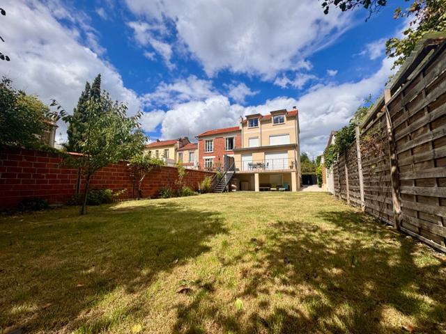 Maison de caractère ? Fontenay sous Bois ? Quartier du Village ? Proximité RER A et Bois de Vincennes