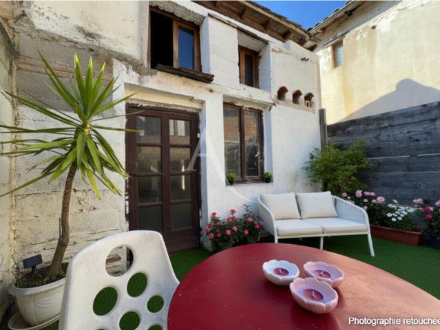 Maison de caractère garage et jardin