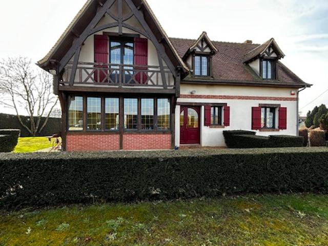 MAISON DE CARACTERE, HABITABLE DE SUITE, avec sous sol et dépendances