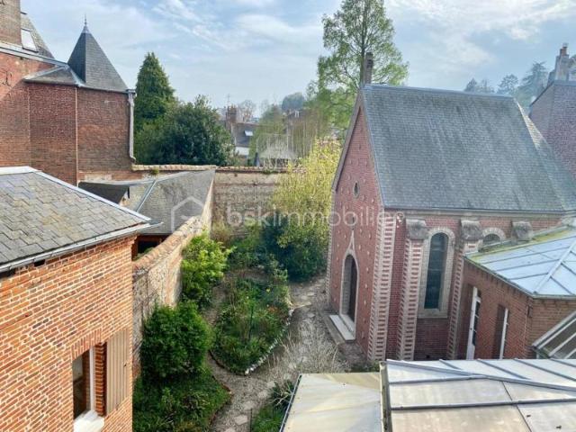 Maison de caractère idéalement située en centre ville