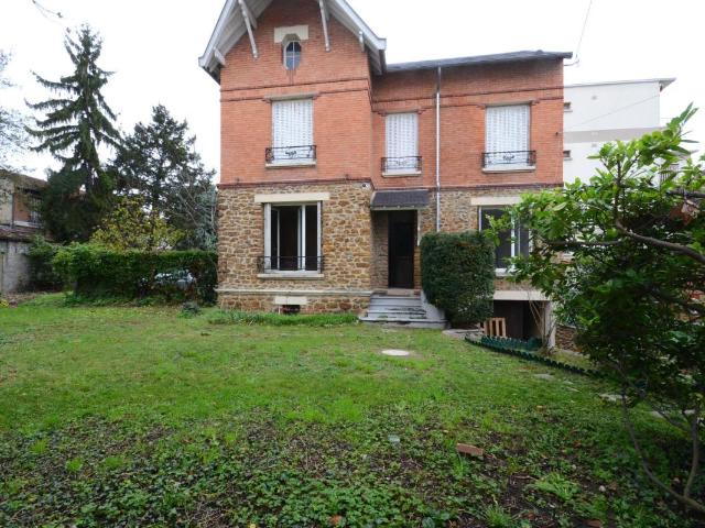 MAISON DE CARACTERE LA VARENNE SAINT HILAIRE