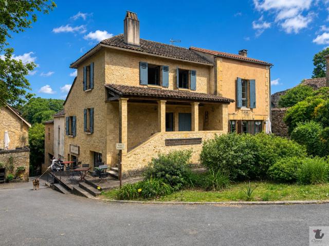 Maison de Caractère & Local Commercial à Saint Avit Sénieur 24440
