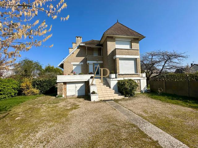 Maison de caractère Poissy 8 pièces sur 1600m2 de terrain