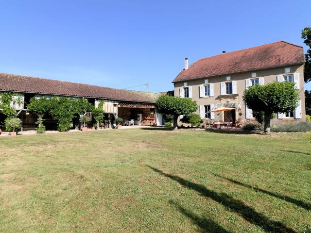 Maison de caractère rénovée, comprenant 3 chambres, avec pis. 189m² Marciac