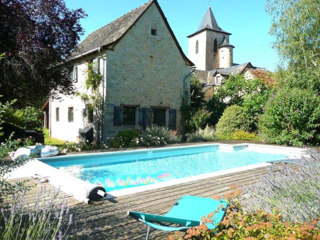 Maison de caractère renovée avec gîte et piscine Salles Courbatiés
