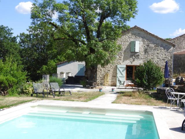 Maison de Caractère rénovée avec piscine et appartement indépendant à 15 mn de Cahors