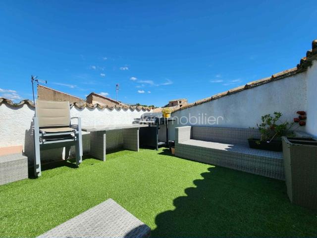 Maison de caractère rénovée de 166 m² avec grand garage et terrasse