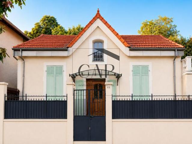 Maison de caractère rénovée T5 de 117 m2 Le Pigonnet A