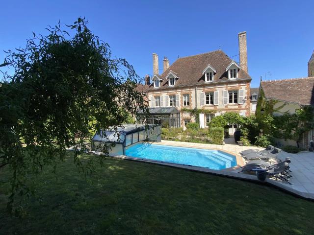 Maison de caractère restaurée à l'Aigle 291m² L'Aigle
