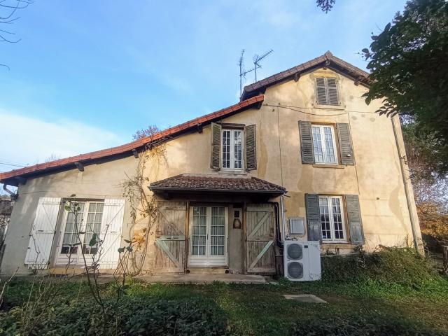 Maison de caractère sur terrain arboré constructible