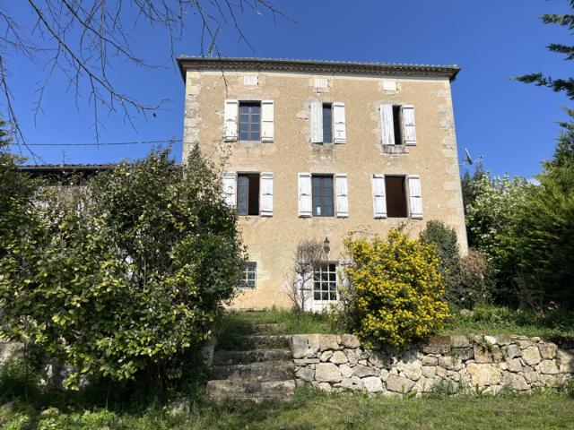 Maison de caractère sur les coteaux de Lectoure avec jardin