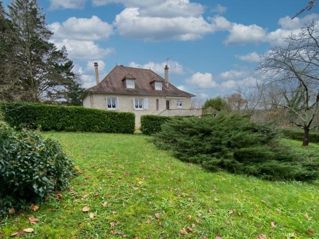 Maison de caractère T5 avec potentiel d’aménagement suppléme. 141m² Vayrac