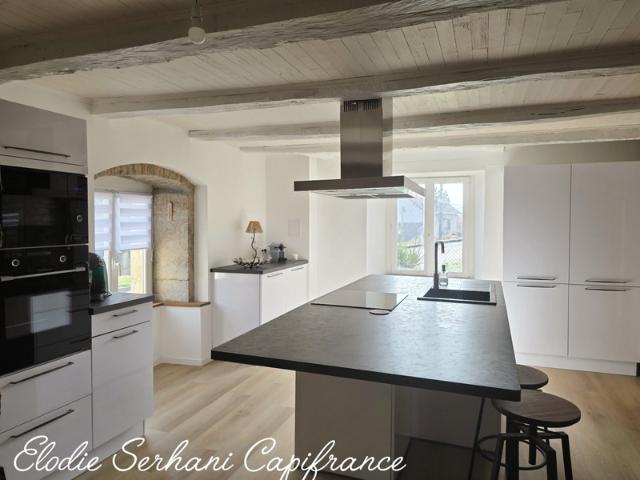 Maison de caractère T6 d'environ 180m2 + 166m2 de grange à Montenois