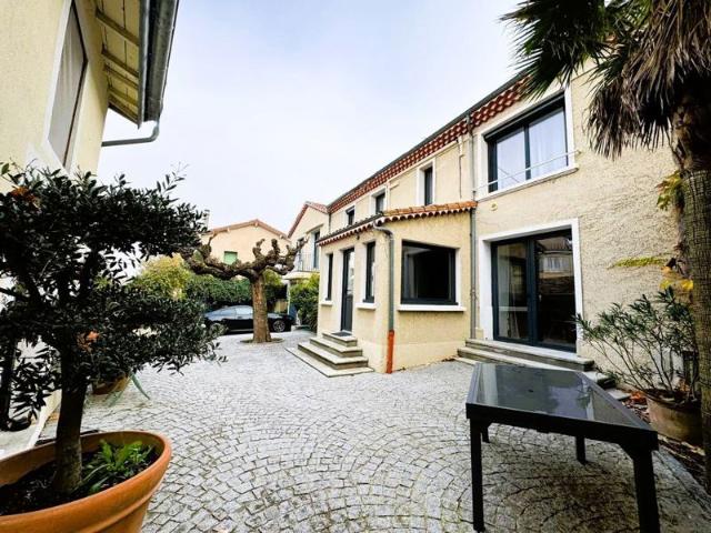 Maison de caractère + T2 + T3 indépendant