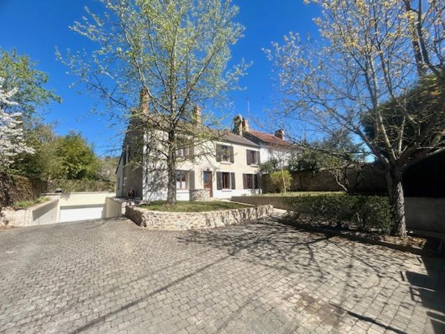 MAISON DE CARACTERE TYPE F6 152 M2 HAB JARDIN 690 M2 S
