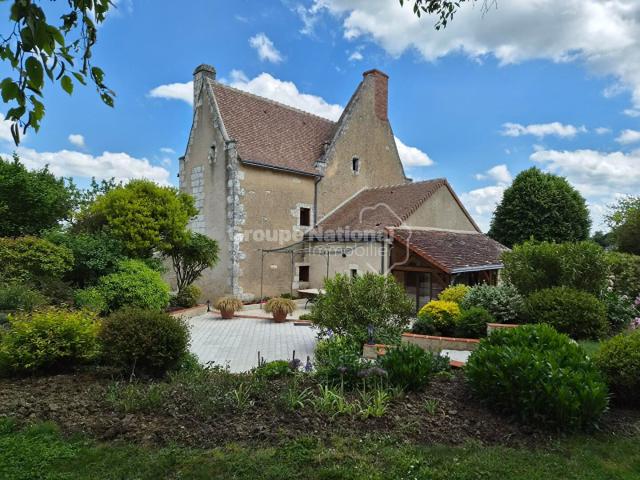 Maison de caractère XVème rénovée 192 m² 5 ch Terrain 2 566. 171m² Noyant de Touraine