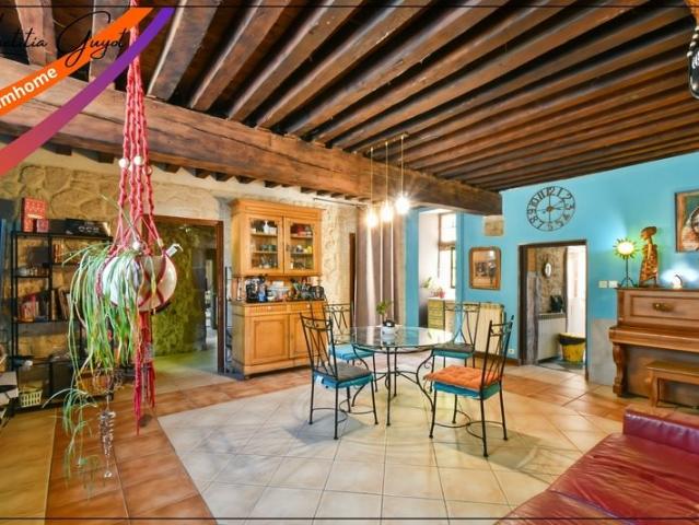 Maison de caractère 175 m² – Beaux volumes, jardin, puits et. 175m² Saint Menoux