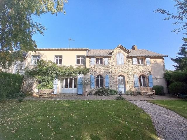 Maison de caractère 180m² – 1,35 hectare de nature aux porte. 180m² Bonchamp lès Laval