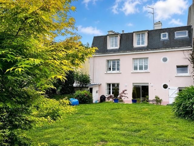 Maison de caractère – 181 m² – Beaux volumes et prestations de qualité BREST 29
