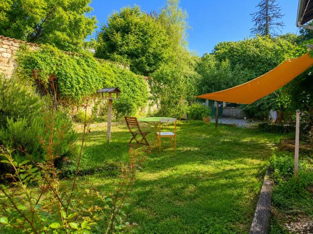 Maison de caractère 190 m2 jardin, garage, cachet ancien Saint Benoit Bourg